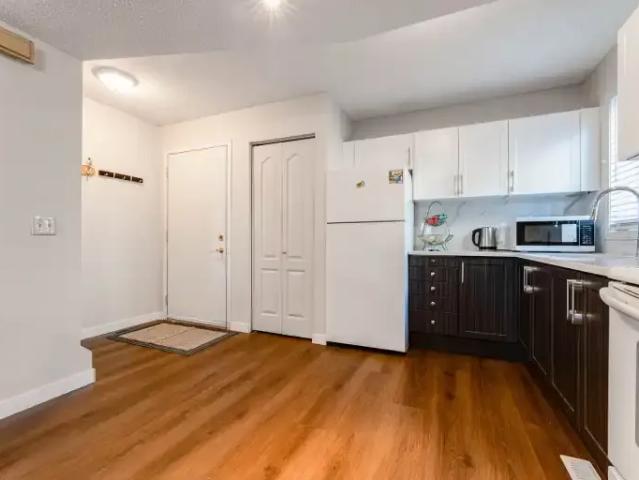 Townhouse for rent in Coach Hill, Calgary