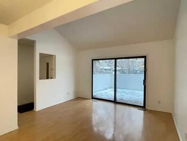 Townhouse for rent in Oakridge, Calgary