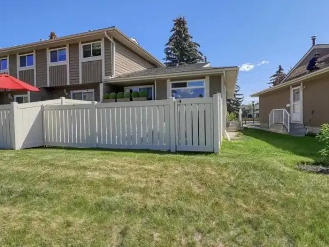 Townhouse for rent in Northwest, Alberta