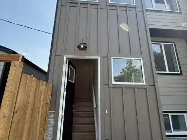 Townhouse for rent in Northwest, Alberta