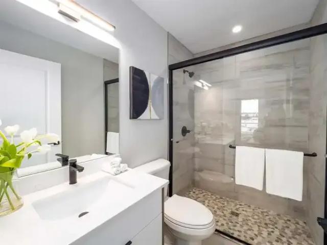Townhouse for rent in Bowness, Calgary