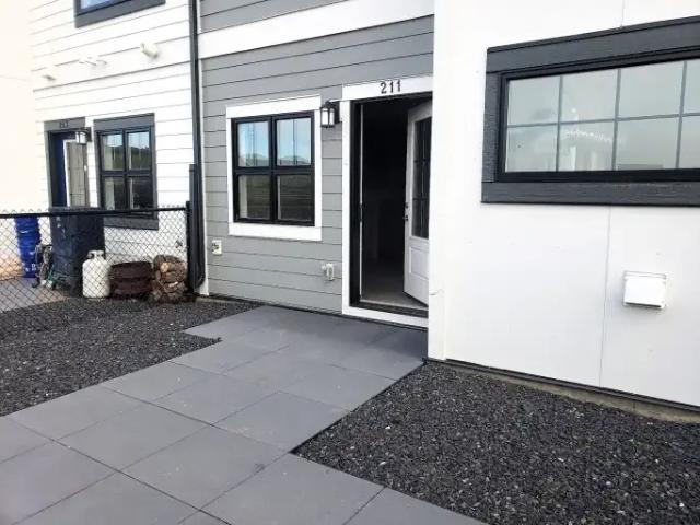 Townhouse for rent in Douglas Glen, Calgary