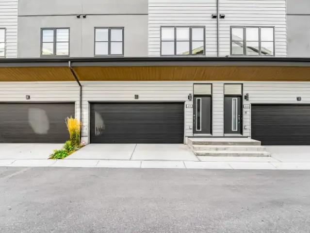 Townhouse for rent in Medicine Hill, Calgary