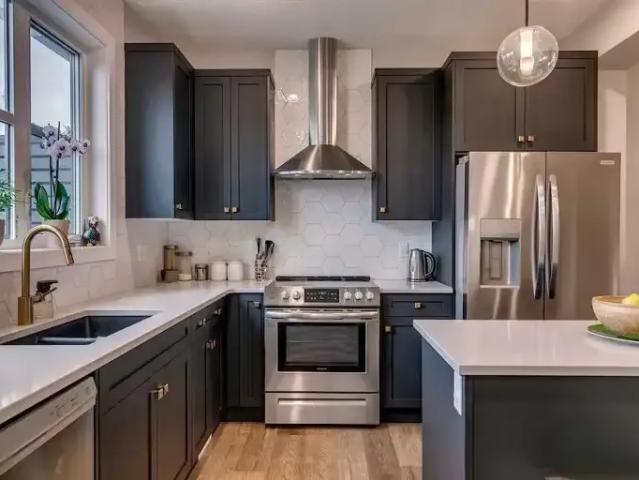 Townhouse for rent in Springbank Hill, Calgary