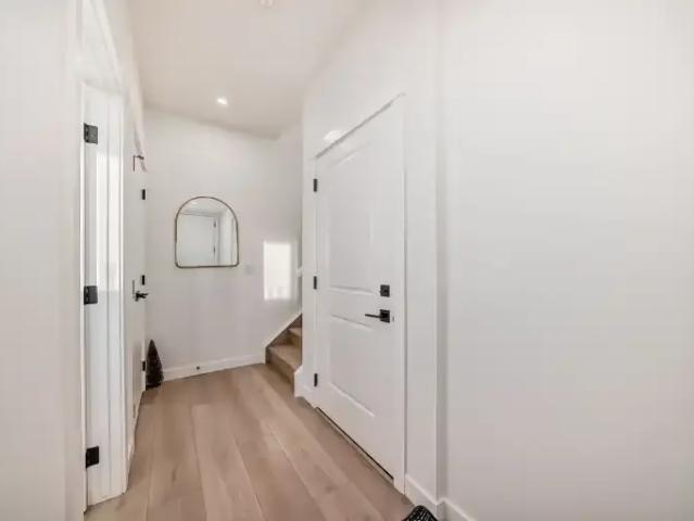 Townhouse for rent in Spruce Cliff, Calgary