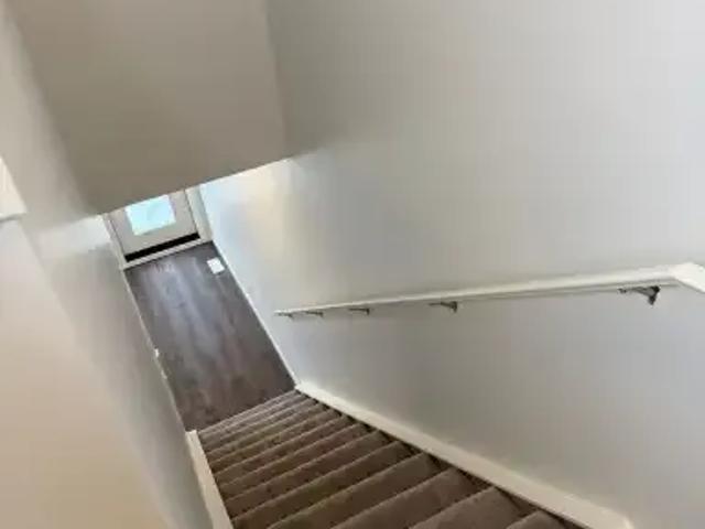 Townhouse for rent in Belwood Park, Calgary