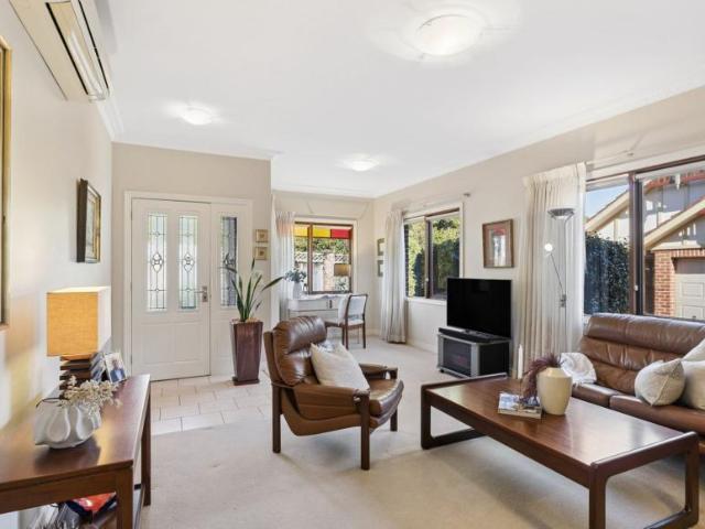 Townhouse for sale in Cheltenham, The Council of the Shire of Hornsby