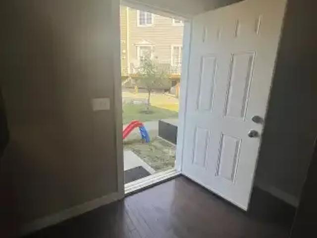 Townhouse for rent in Chestermere, Alberta