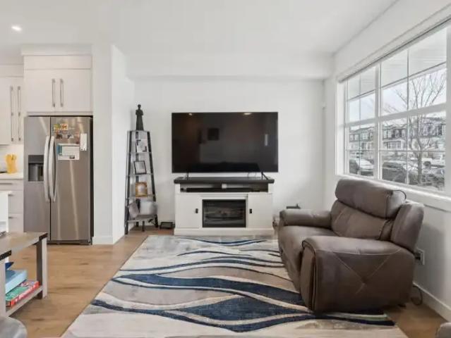 Townhouse for rent in Chestermere, Alberta