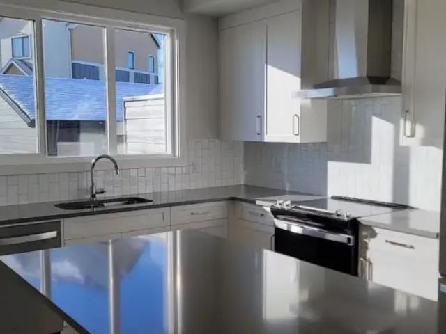 Townhouse for rent in Chestermere, Alberta