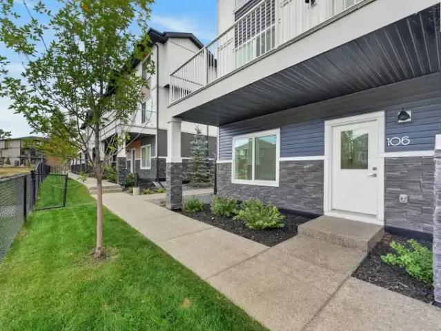 Townhouse for rent in Chelsea, Chestermere
