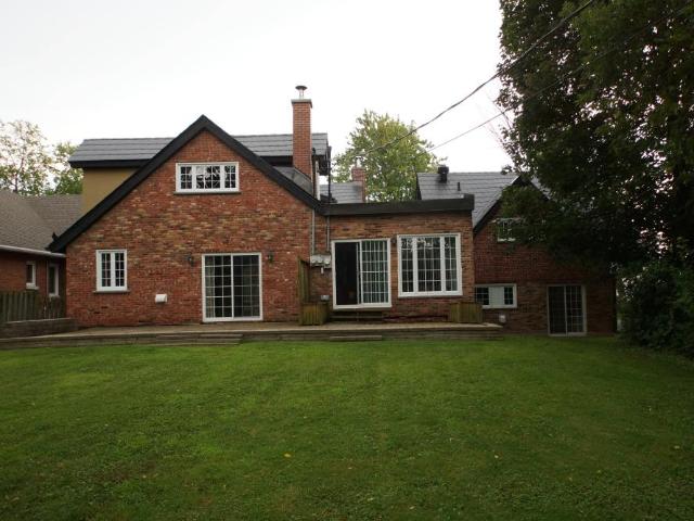 Townhouse for rent in Dorval, Quebec
