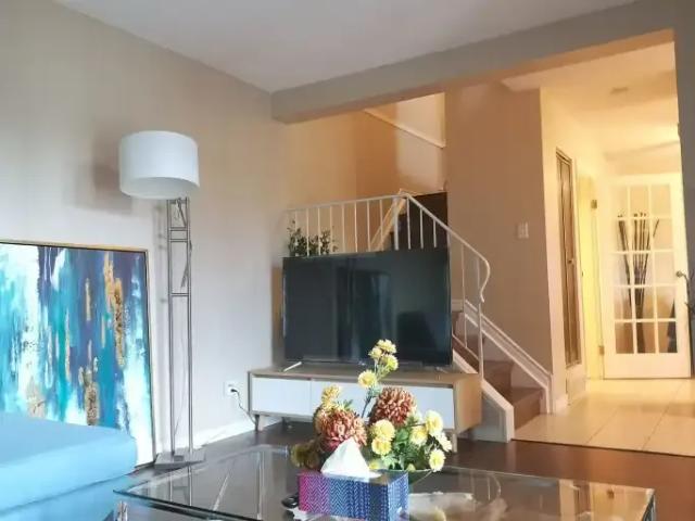 Townhouse for rent in Blue Quill, Edmonton