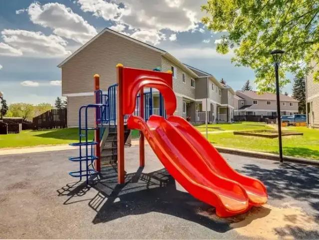 Townhouse for rent in Wedgewood, Alberta