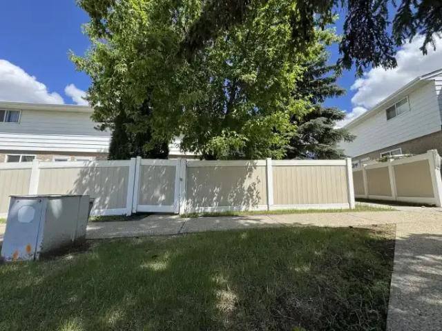 Townhouse for rent in Wedgewood, Alberta