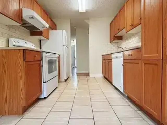 Townhouse for rent in Wedgewood, Alberta