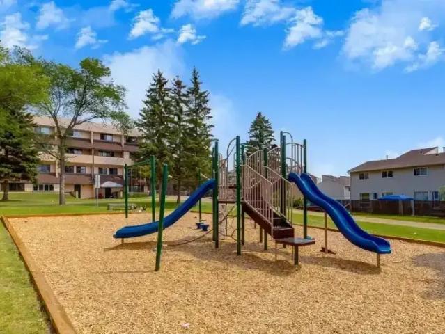 Townhouse for rent in Wedgewood, Alberta