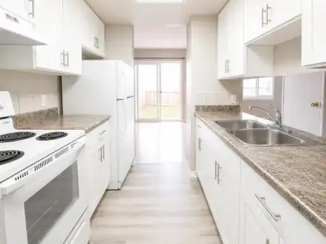 Townhouse for rent in Wedgewood, Alberta