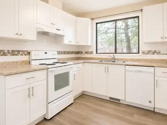 Townhouse for rent in Wedgewood, Alberta