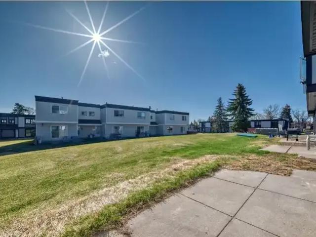 Townhouse for rent in Wedgewood, Alberta