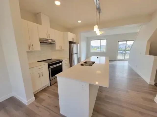 Townhouse for rent in Wedgewood, Alberta