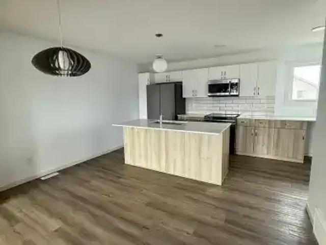Townhouse for rent in Wedgewood, Alberta