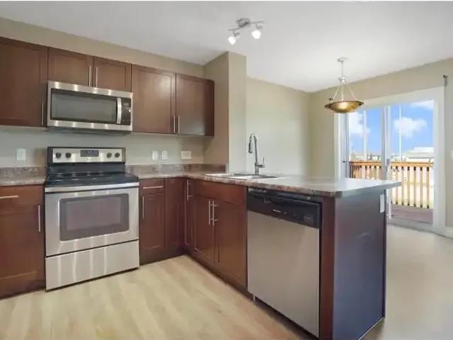 Townhouse for rent in Wedgewood, Alberta