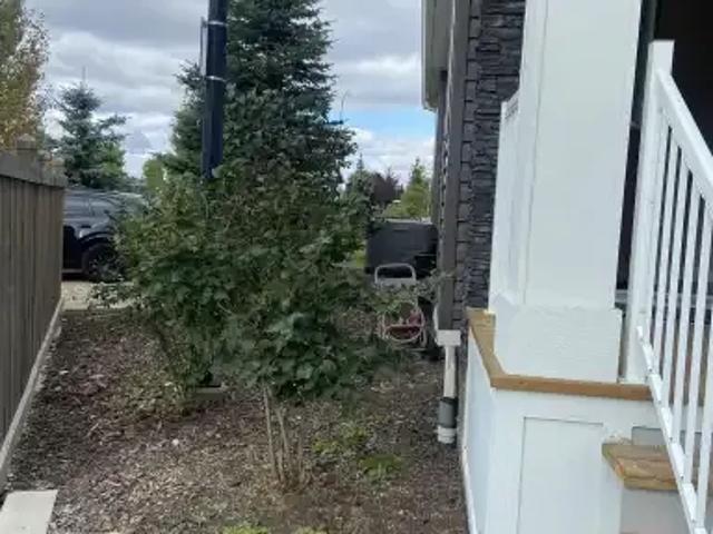 Townhouse for rent in Wedgewood, Alberta