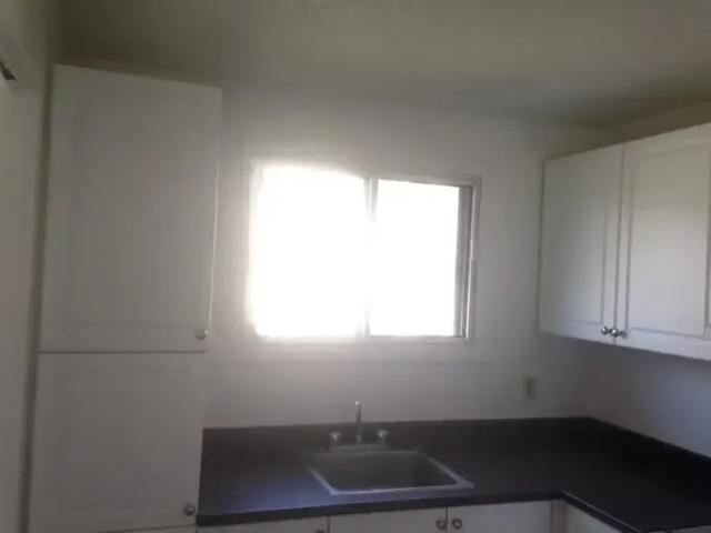 Townhouse for rent in Gloucester