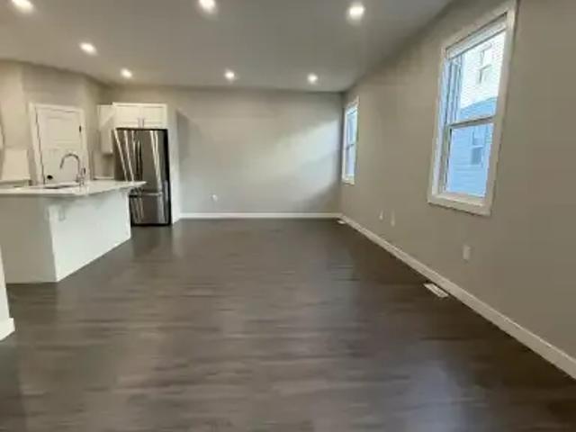 Townhouse for rent in Woking, Alberta