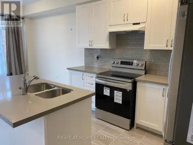 Townhouse for rent in Innisfil, Central Ontario
