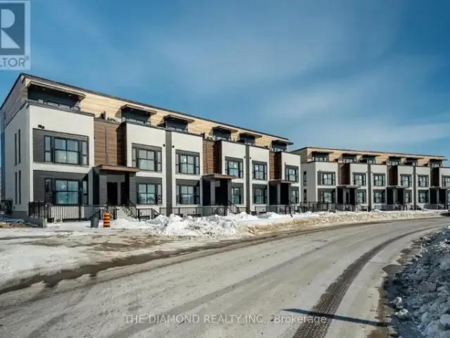Townhouse for rent in Grand River North, Kitchener