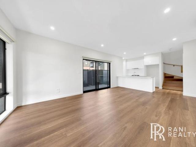 Townhouse for sale in Camerons Creek, Victoria