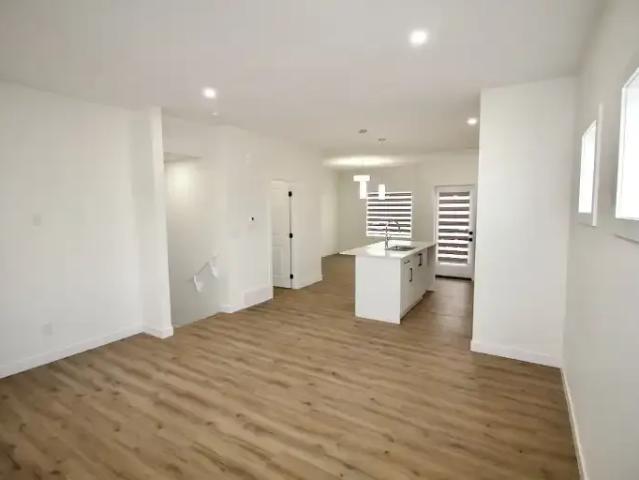 Townhouse for rent in Rolly View, Alberta