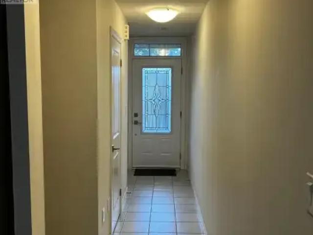 Townhouse for rent in Milton, Ontario