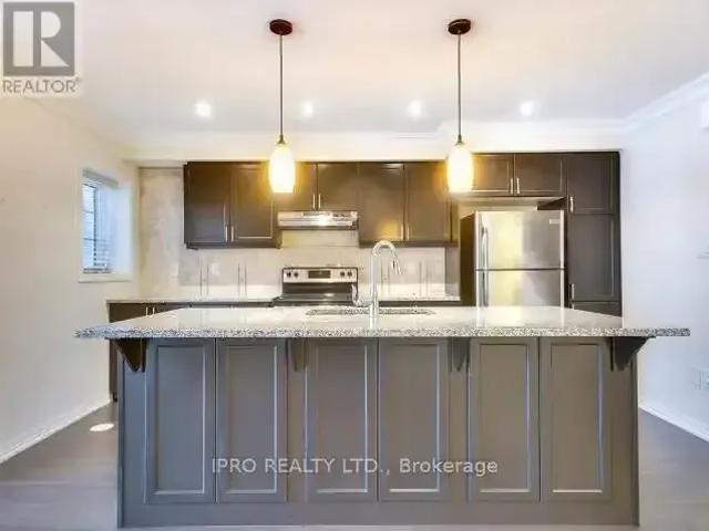 Townhouse for rent in Oakville