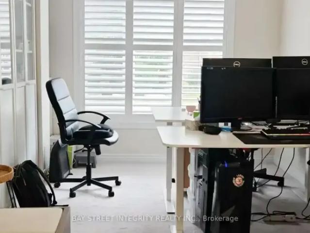 Townhouse for rent in Oakville Townhouse for rent in Oakville