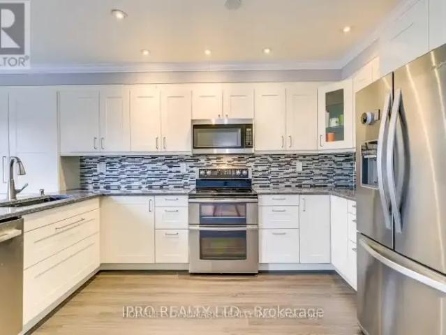Townhouse for rent in Oakville, Ontario