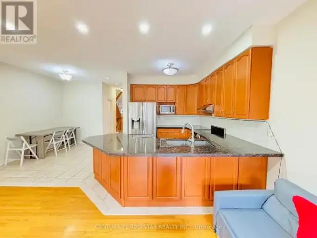 Townhouse for rent in Oakville, Golden Horseshoe