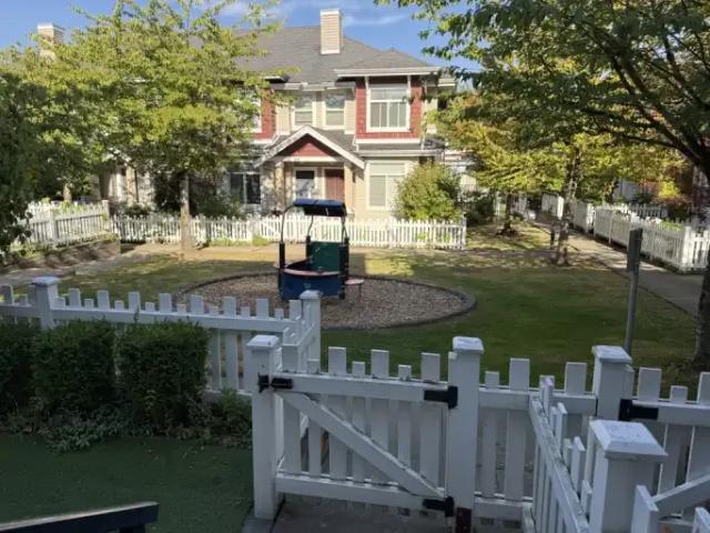 Townhouse for rent in Surrey, British Columbia
