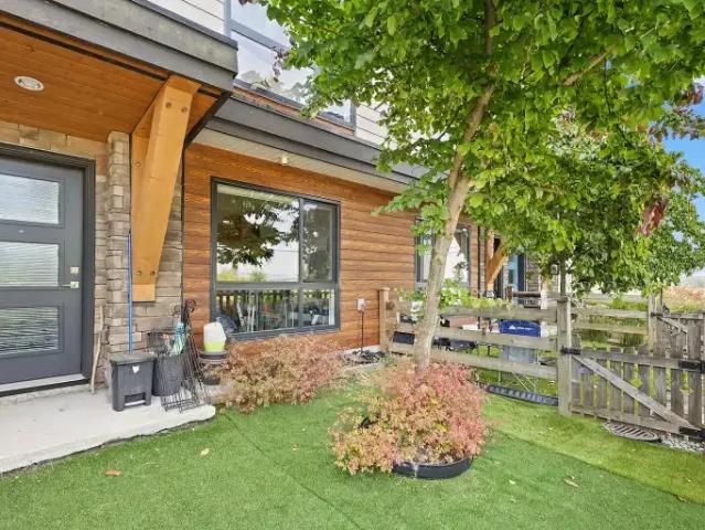 Townhouse for rent in Surrey, British Columbia
