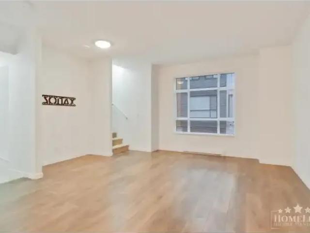 Townhouse for rent in Surrey, British Columbia