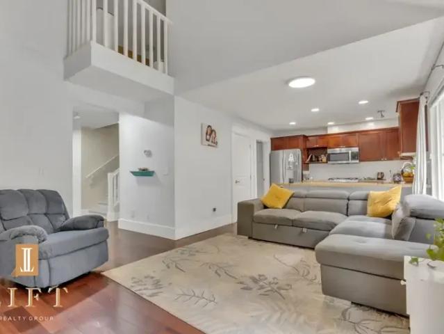 Townhouse for rent in Surrey