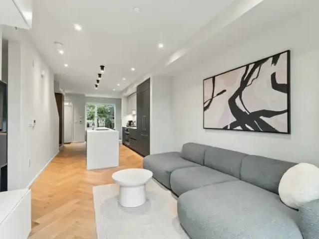 Townhouse for rent in Oakridge, Vancouver