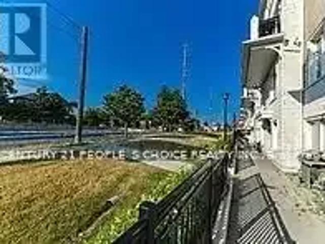 Townhouse for rent in Woodbridge, Vaughan