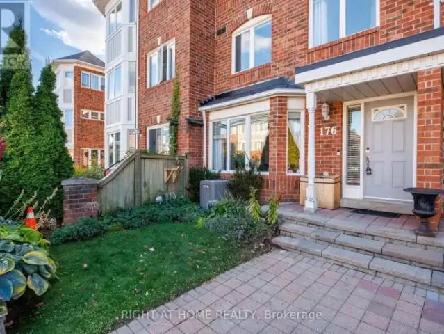 Townhouse for rent in Thornhill, Vaughan