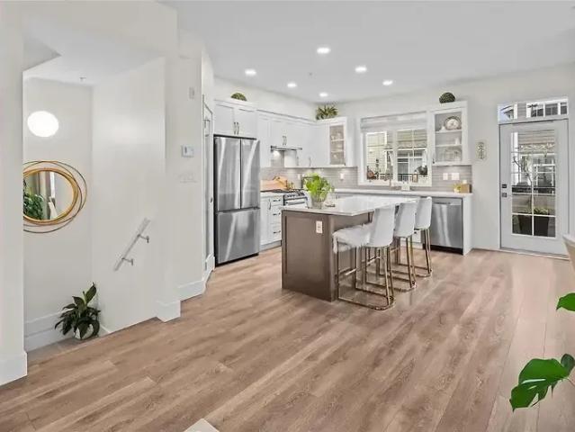 Townhouse for rent in Victoria
