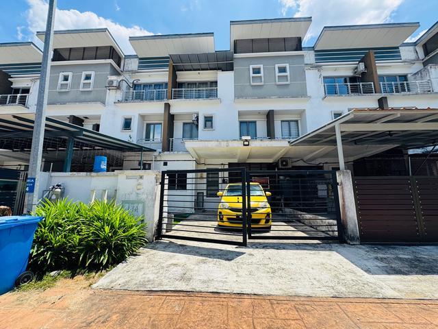 Townhouse for sale in Petaling, Alam Impian