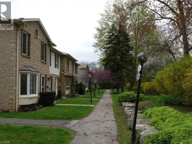 Townhouse for rent in Burlington, Ontario