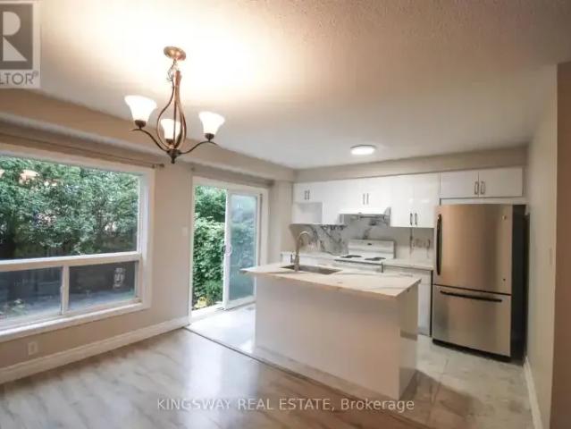 Townhouse for rent in Burlington, Golden Horseshoe